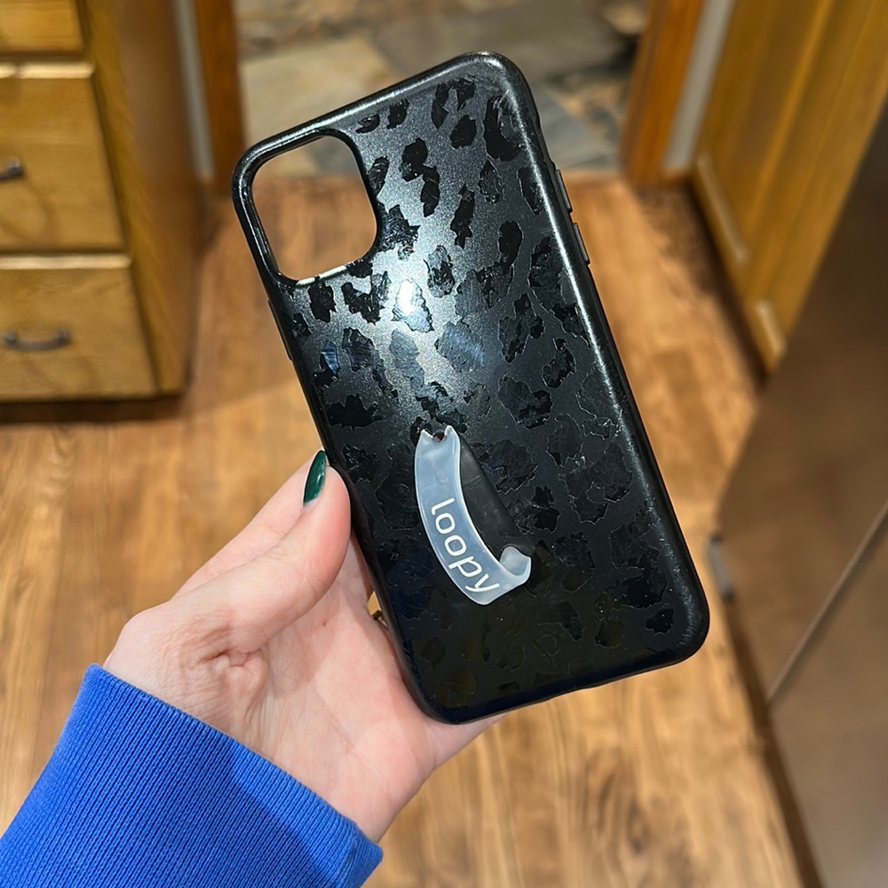 Black Cheetah Loopy Phone Case